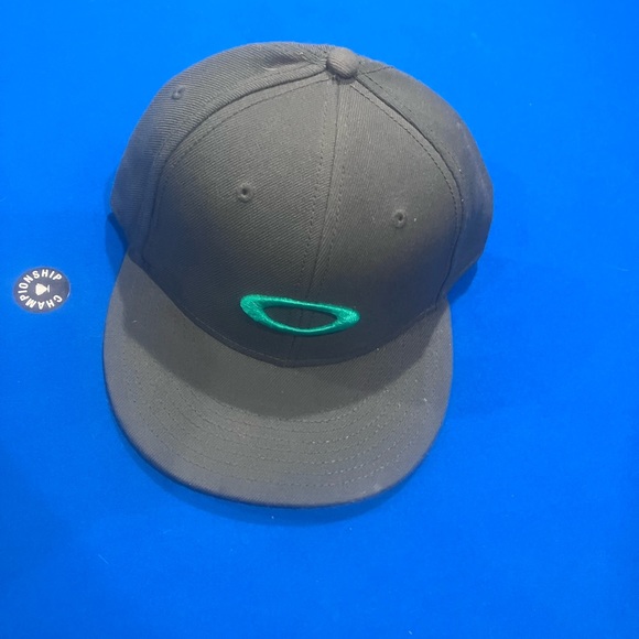 Free ShippingNew Oakley Snapback Hat with tropical bill One of my Favorites - Picture 1 of 2
